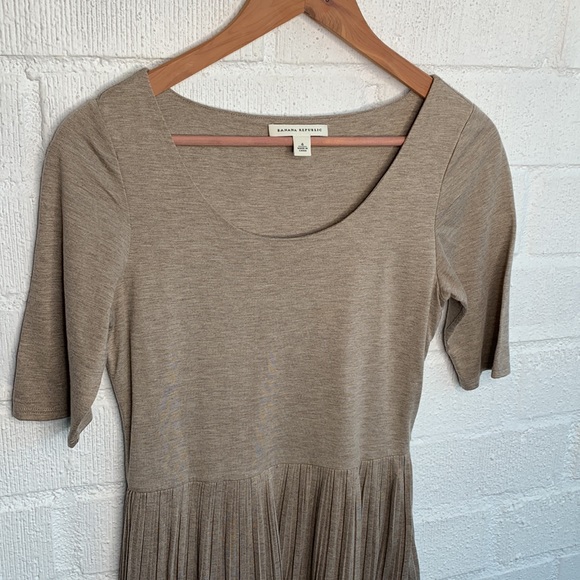 Banana Republic A-Line Side Zip Pleated Tan Dress sz 4 - Picture 3 of 7